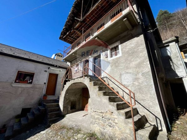 casa indipendente in vendita a Varzo