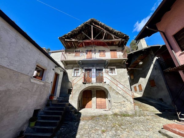 casa semindipendente in vendita a Varzo