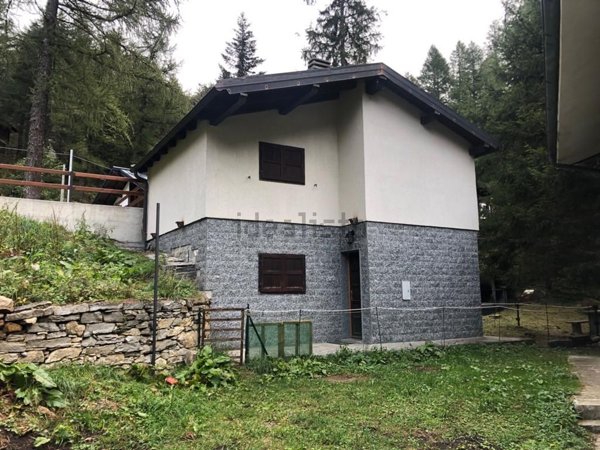 casa indipendente in vendita a Varzo in zona San Domenico