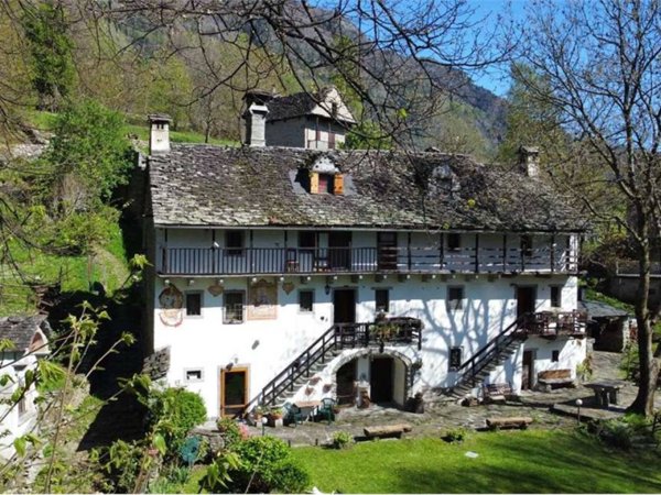 casa indipendente in vendita a Varzo