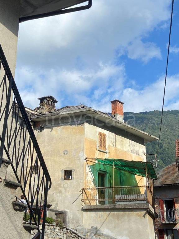 casa indipendente in vendita a Varzo in zona San Domenico