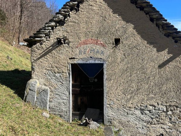 casa indipendente in vendita a Varzo