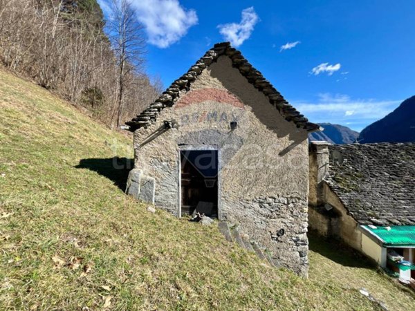 casa indipendente in vendita a Varzo