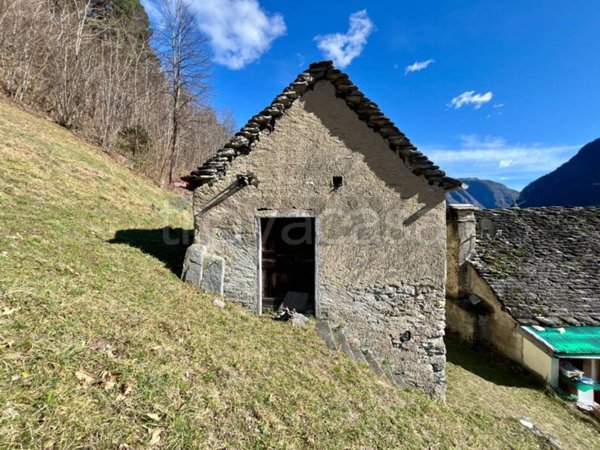 casa indipendente in vendita a Varzo