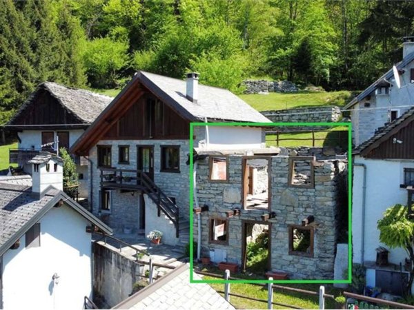 casa indipendente in vendita a Varzo