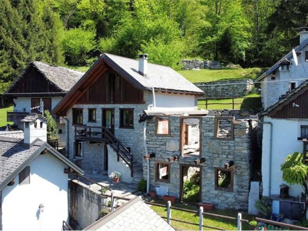 casa indipendente in vendita a Varzo