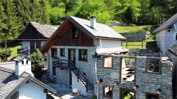 casa indipendente in vendita a Varzo