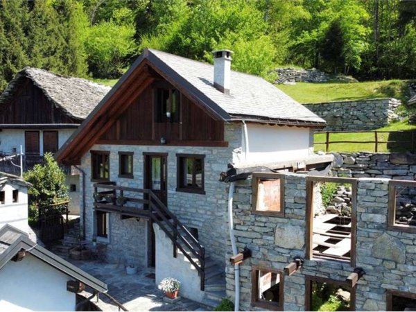 casa indipendente in vendita a Varzo