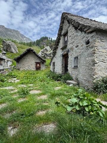 casa indipendente in vendita a Varzo