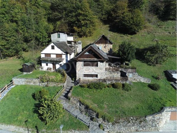 casa indipendente in vendita a Varzo
