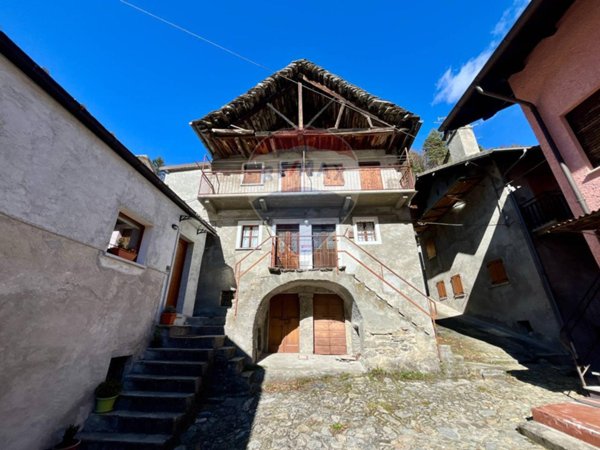 casa indipendente in vendita a Varzo