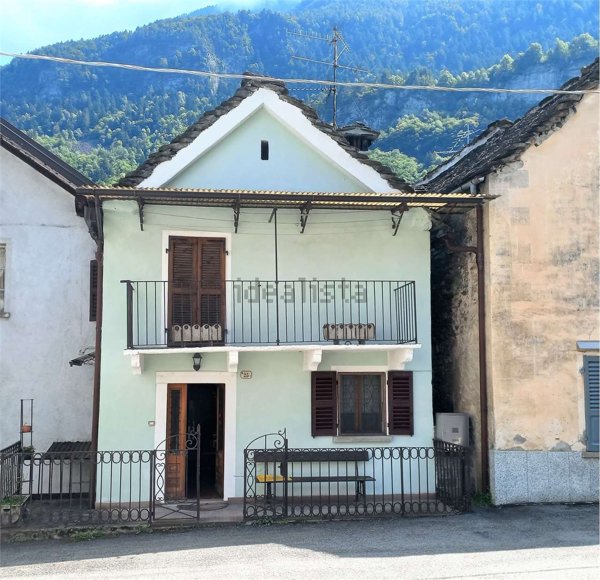 casa indipendente in vendita a Varzo in zona Rosso