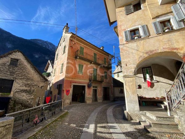 casa indipendente in vendita a Varzo in zona San Domenico