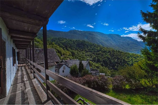 casa indipendente in vendita a Varzo in zona Coggia