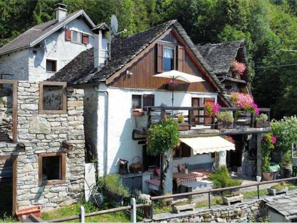 casa indipendente in vendita a Varzo