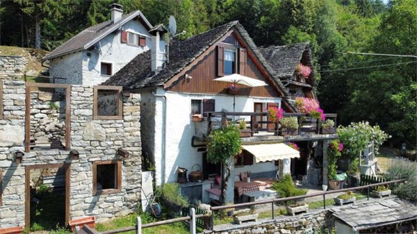 casa indipendente in vendita a Varzo