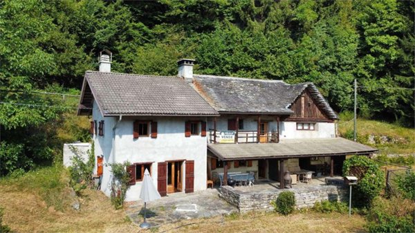 casa indipendente in vendita a Varzo