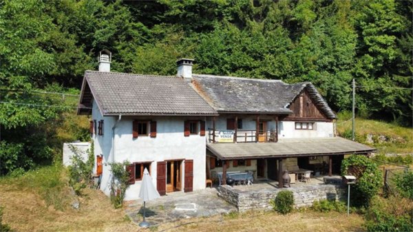 casa indipendente in vendita a Varzo