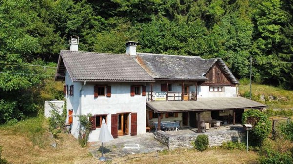 casa indipendente in vendita a Varzo