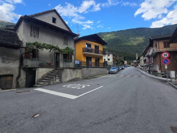 casa indipendente in vendita a Varzo in zona San Domenico