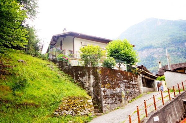casa indipendente in vendita a Varzo in zona San Domenico