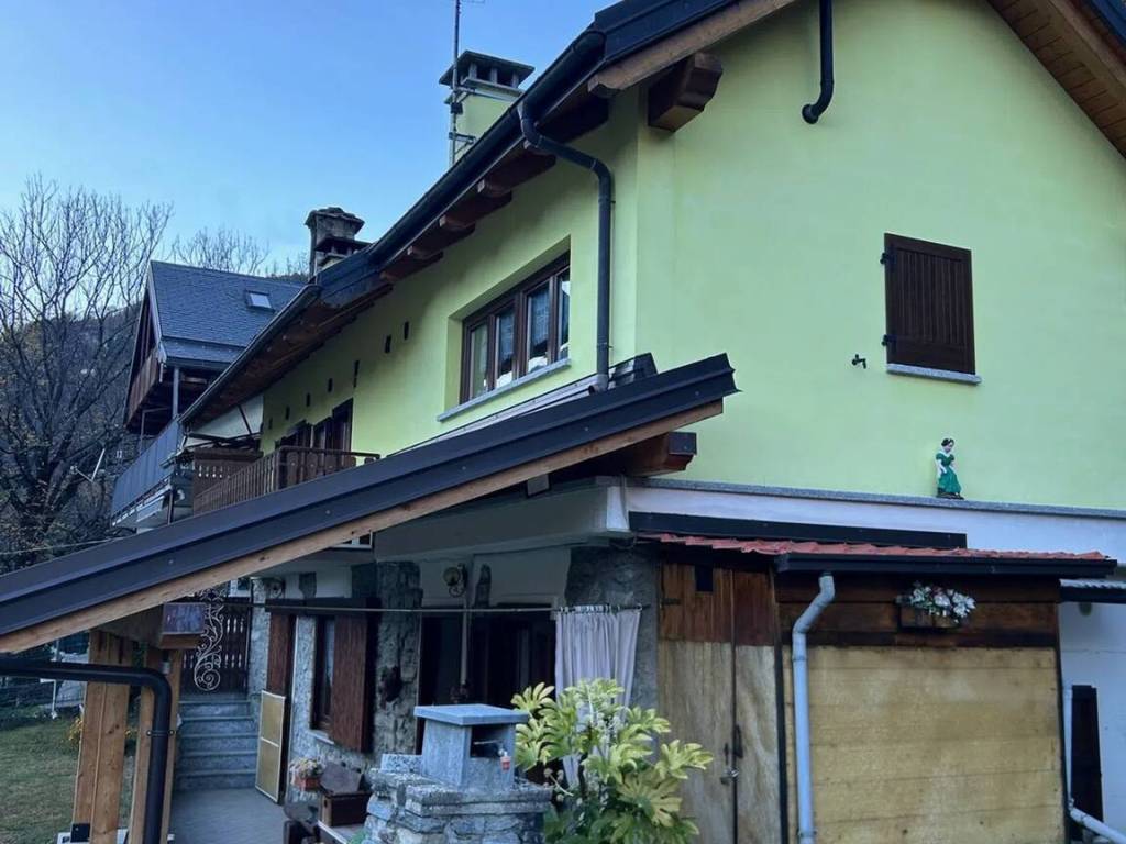 casa indipendente in vendita a Varzo in zona San Domenico