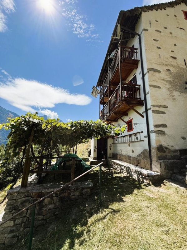 casa indipendente in vendita a Varzo in zona San Domenico