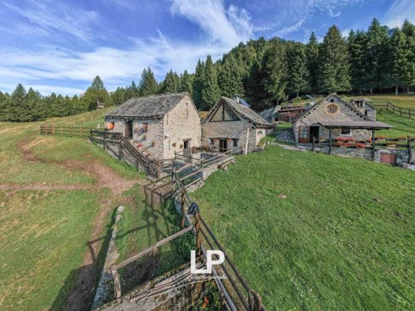 casa indipendente in vendita a Varzo in zona San Domenico