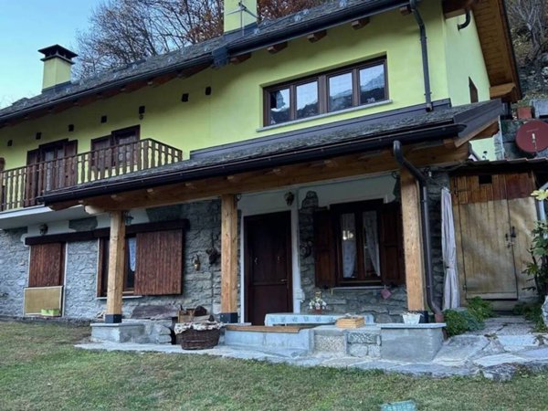 casa indipendente in vendita a Varzo in zona San Domenico