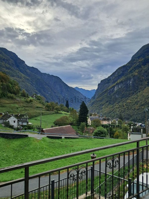 casa indipendente in vendita a Varzo