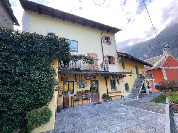 casa indipendente in vendita a Varzo in zona Colla