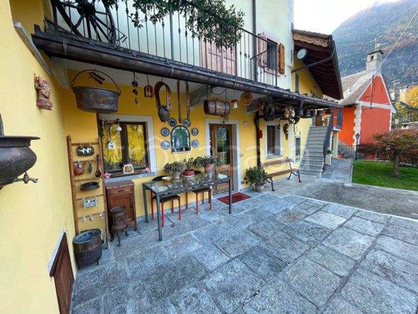 casa indipendente in vendita a Varzo in zona Colla