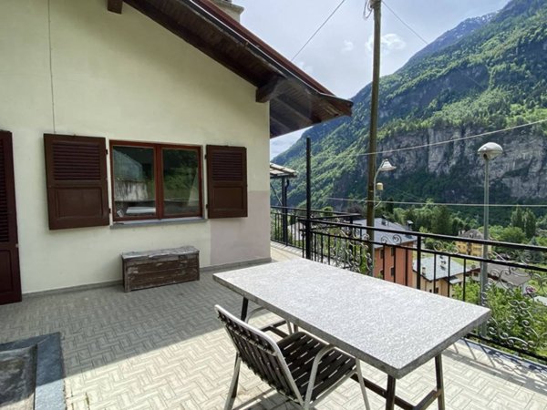 casa indipendente in vendita a Varzo in zona San Domenico