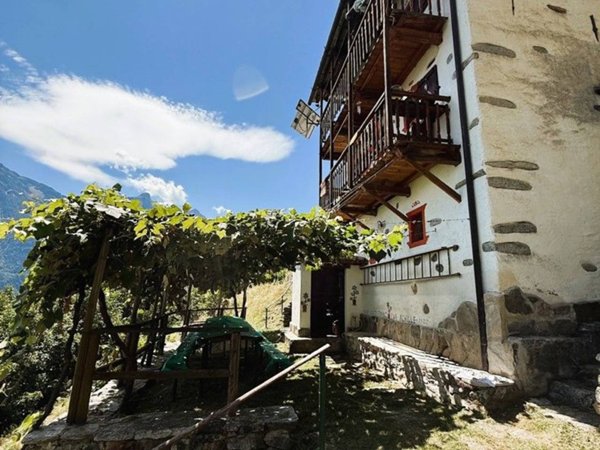 casa indipendente in vendita a Varzo in zona San Domenico