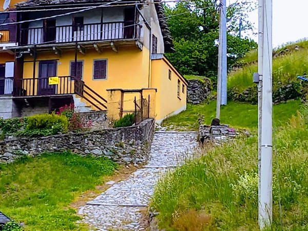 casa indipendente in vendita a Varzo in zona San Domenico