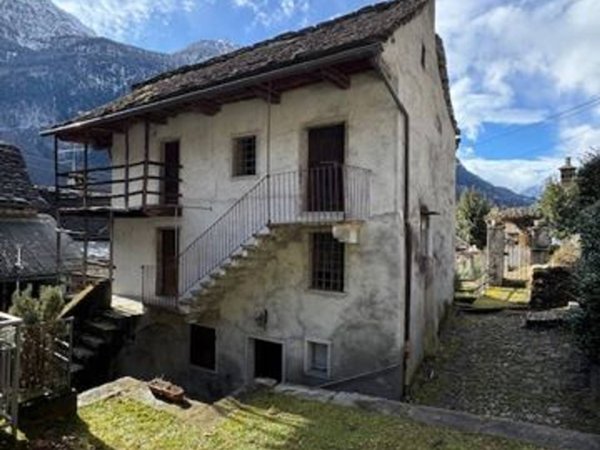 casa indipendente in vendita a Varzo in zona Cattagna