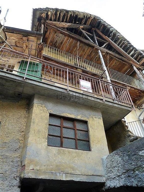 appartamento in vendita a Varzo in zona Cattagna