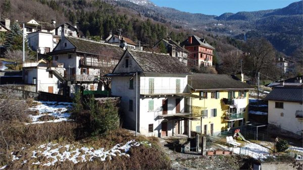 casa indipendente in vendita a Varzo in zona Bertonio
