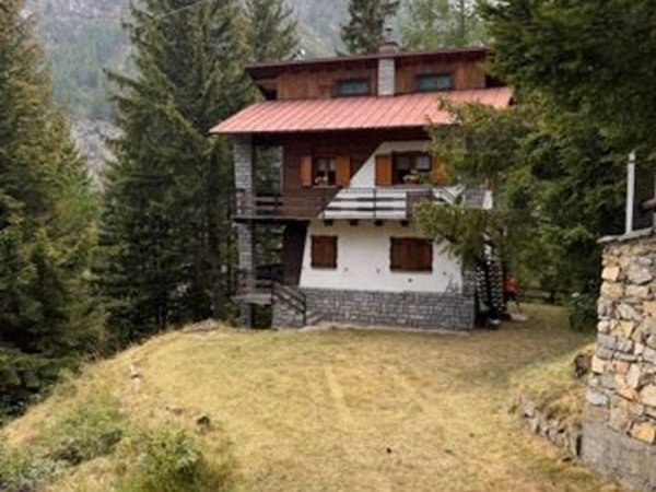casa indipendente in vendita a Varzo in zona San Domenico
