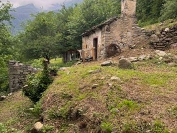 casale in vendita a Varzo in zona Riceno