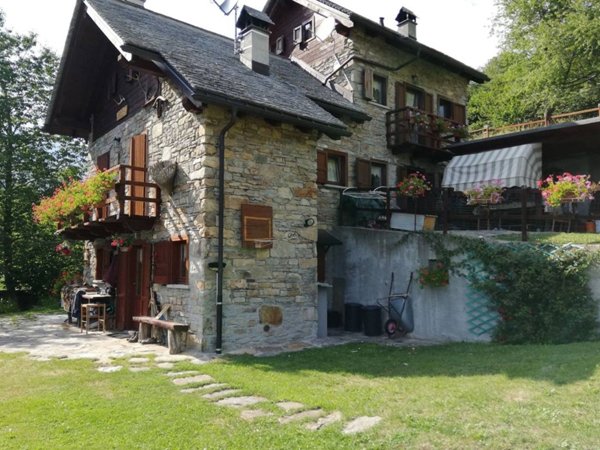 casa indipendente in vendita a Varzo in zona San Domenico