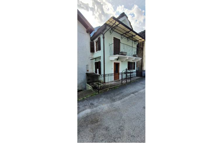 casa indipendente in vendita a Varzo in zona Bertonio