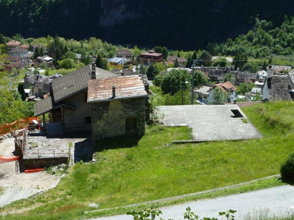 casa indipendente in vendita a Varzo in zona Bertonio