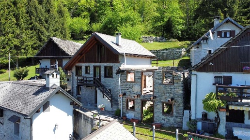 casa indipendente in vendita a Varzo in zona Coggia