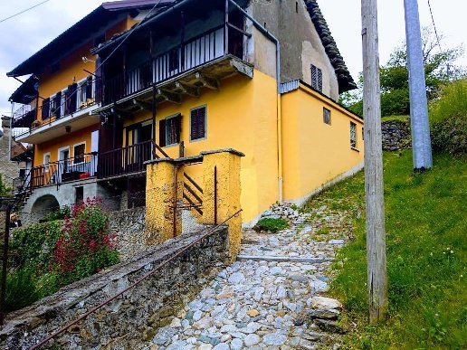 casa indipendente in vendita a Varzo in zona Bertonio