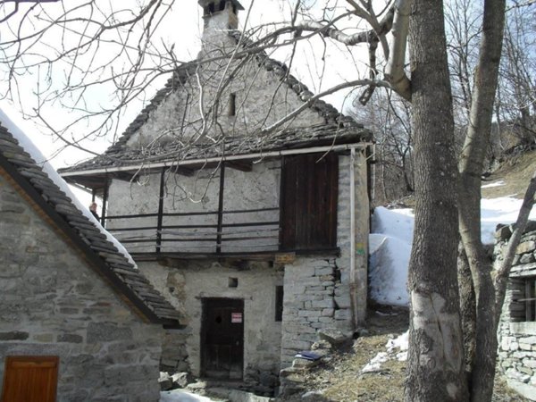casale in vendita a Varzo in zona Bertonio
