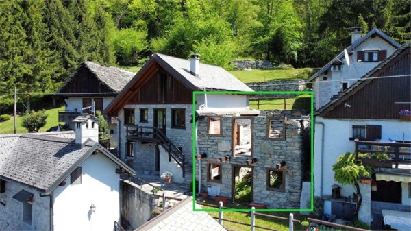 casa indipendente in vendita a Varzo in zona Coggia