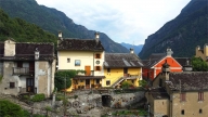 casa indipendente in vendita a Varzo in zona Colla