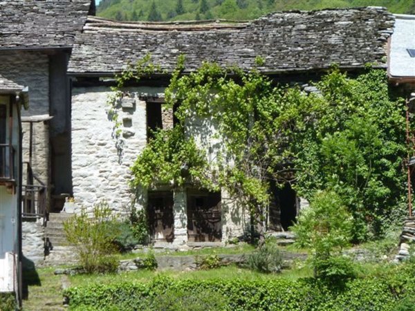 casale in vendita a Varzo in zona Colla