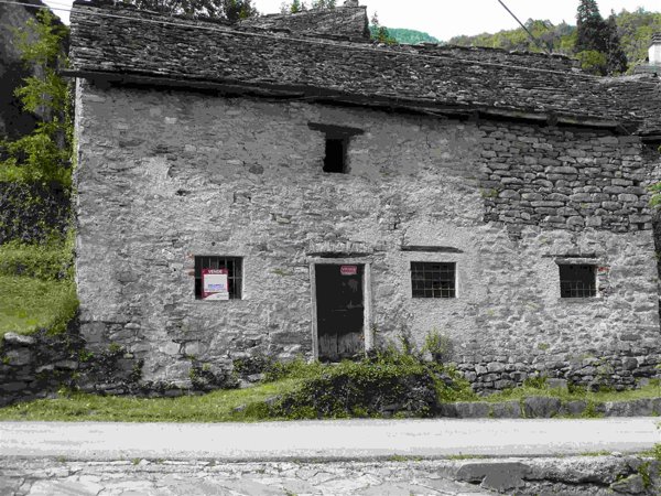 casale in vendita a Varzo in zona Bertonio